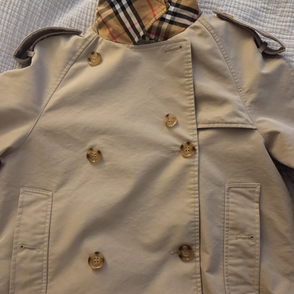 Burberry Mayfair Cropped Beige Trench Coat Double-Breasted Women's Jacket - Picture 3 of 6